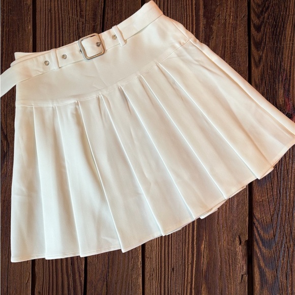 🌸3/$12, Skirt size S, new shein without cream label pulling white - Picture 3 of 8